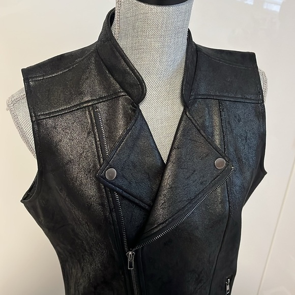 SOLITAIRE NWOT Black Faux Leather Biker Moto Vest, Size M - Picture 2 of 9
